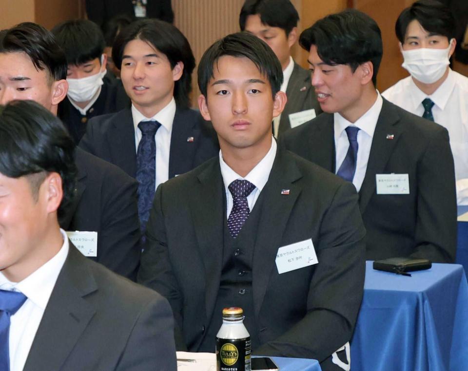 　新人研修会に出席する松下（代表撮影）