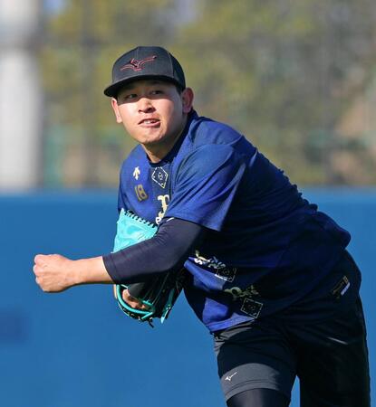 自主トレを公開しキャッチボールをして汗を流す宮城（撮影・立川洋一郎）