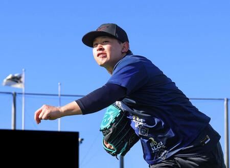 自主トレを公開しキャッチボールをして汗を流す宮城（撮影・立川洋一郎）