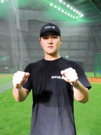 山口が自主トレを公開。格闘家ヒロヤのポーズを披露