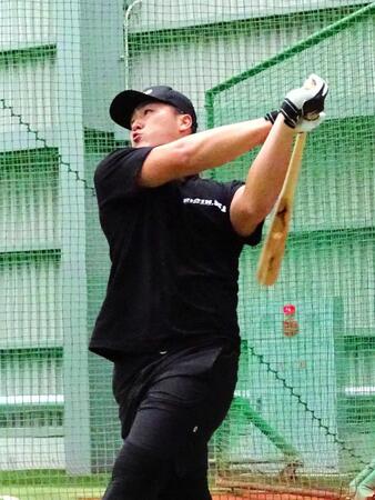 自主トレを公開、豪快な打撃を披露した山口