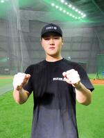 山口が自主トレを公開。格闘家ヒロヤのポーズを披露