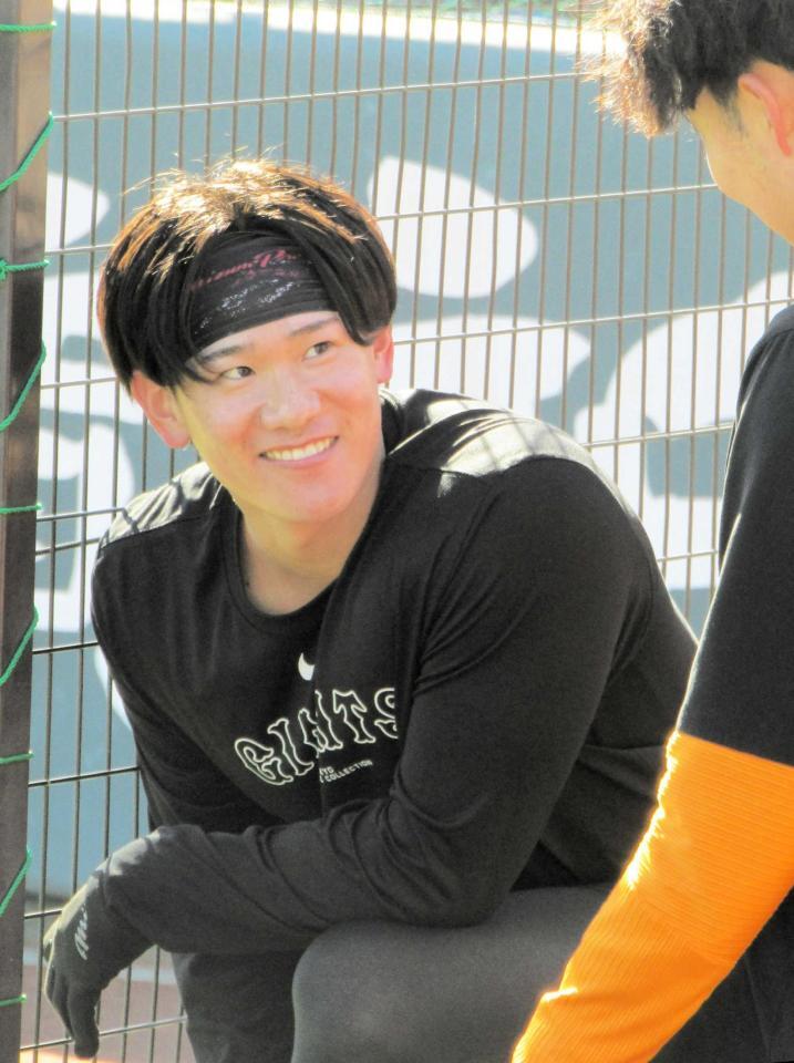 　自主トレを行う井上