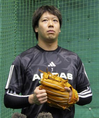 　自主練習を公開し、取材に応じる山田