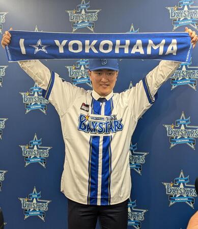 タオルを手に笑顔を見せる古市