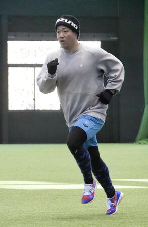 　練習を公開した柳