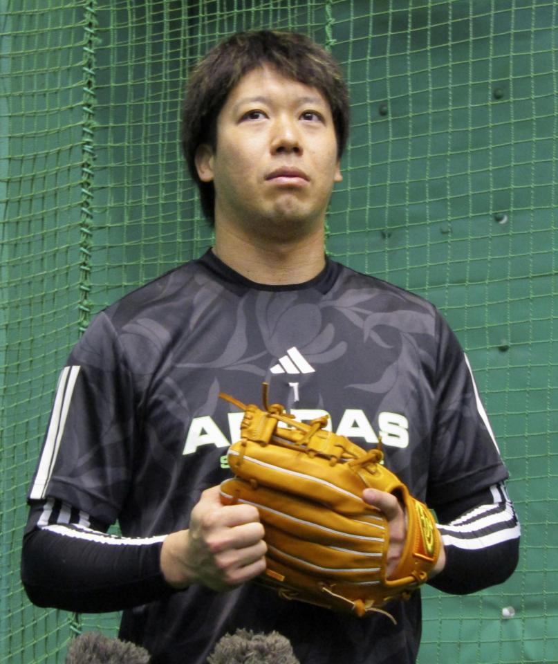 　自主練習を公開し、取材に応じる山田