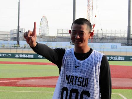 １５００メートル走で新人１位の数字をマークした松井