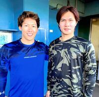 　レッドソックス・吉田（左）と合同自主トレを行う藤原（球団提供）