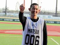 １５００メートル走で新人１位の数字をマークした松井