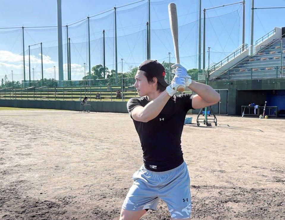 　自主トレを公開した藤原（球団提供）