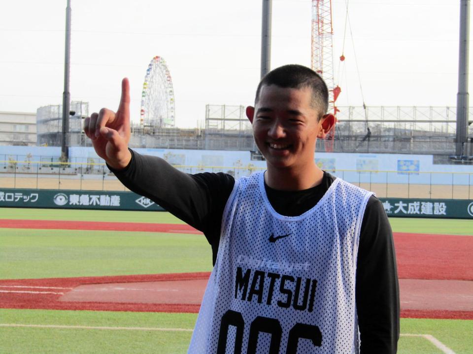 １５００メートル走で新人１位の数字をマークした松井