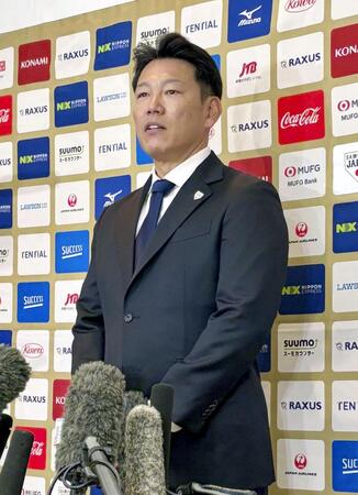 　ＷＢＣ出場メンバーの一部を追加発表する井端監督