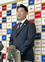 　ＷＢＣ出場メンバーの一部を追加発表する井端監督