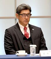 　スタッフミーティングに出席した石井２軍監督（撮影・佐藤厚）