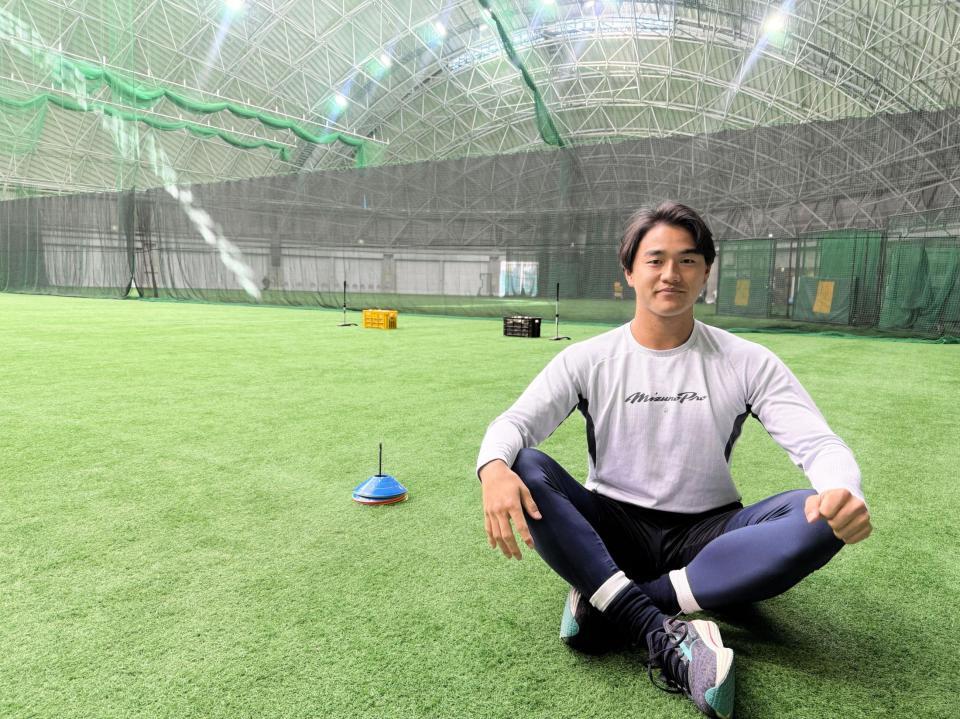 　自主トレを公開したロッテ・西川（球団提供）