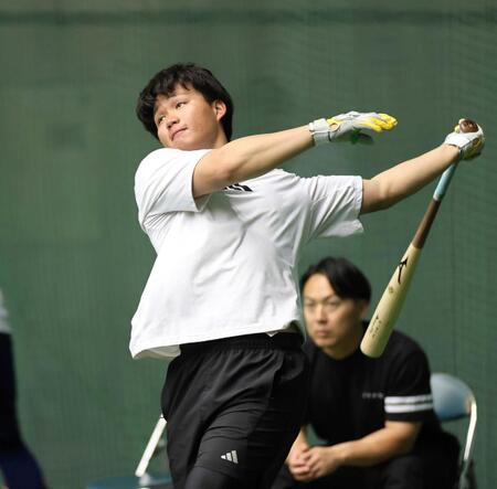 　打撃練習をする森下（撮影・田中太一）