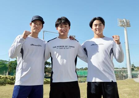 自主トレを公開した（左から）上林、森下、西川（撮影・田中太一）