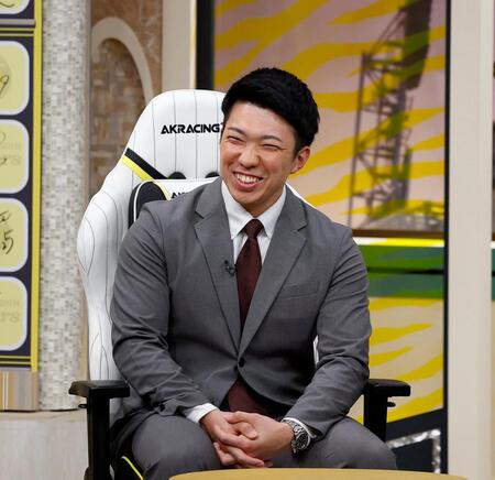 笑顔でテレビ収録に臨む石井（撮影・西田忠信）