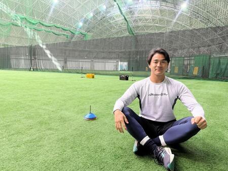 　自主トレを公開したロッテ・西川（球団提供）