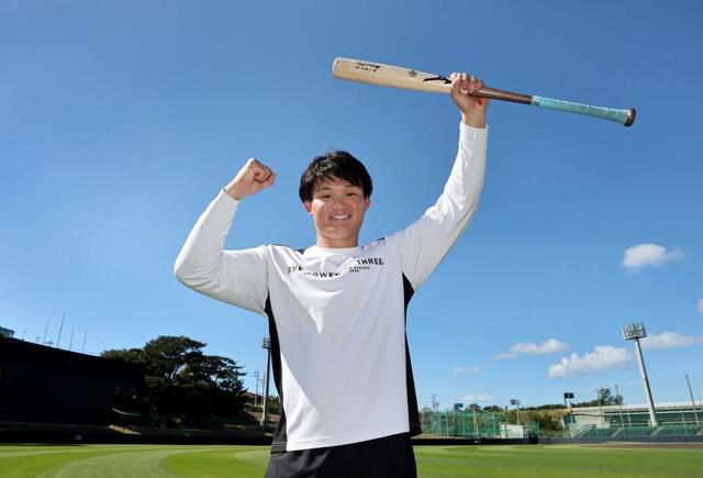 　侍ジャパンに選ばれ、笑顔を見せる森下