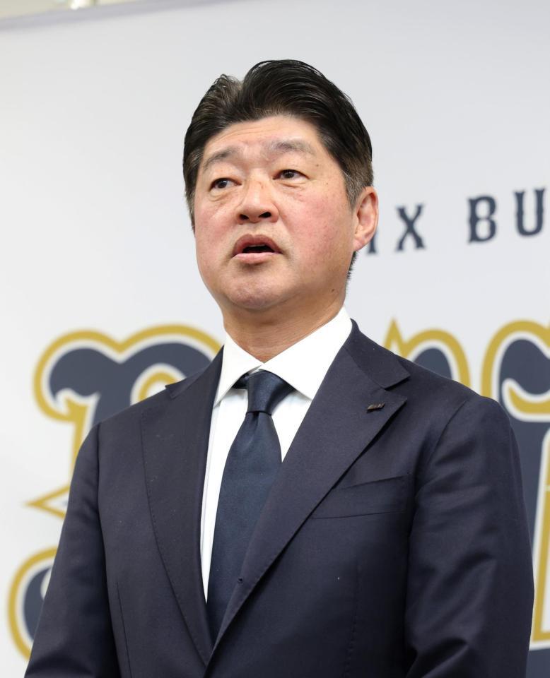 阪神・淡路大震災の記憶をたどり、取材に応じる馬殿球団社長（撮影・立川洋一郎）