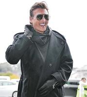 　スタッフ会議の前に笑顔を見せる新庄監督＝７日