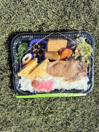 松本剛が振る舞ったボリューム満点弁当