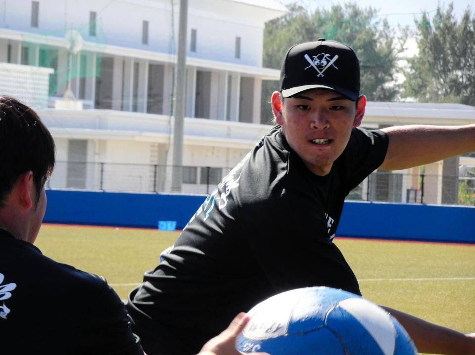 自主トレを公開した野村