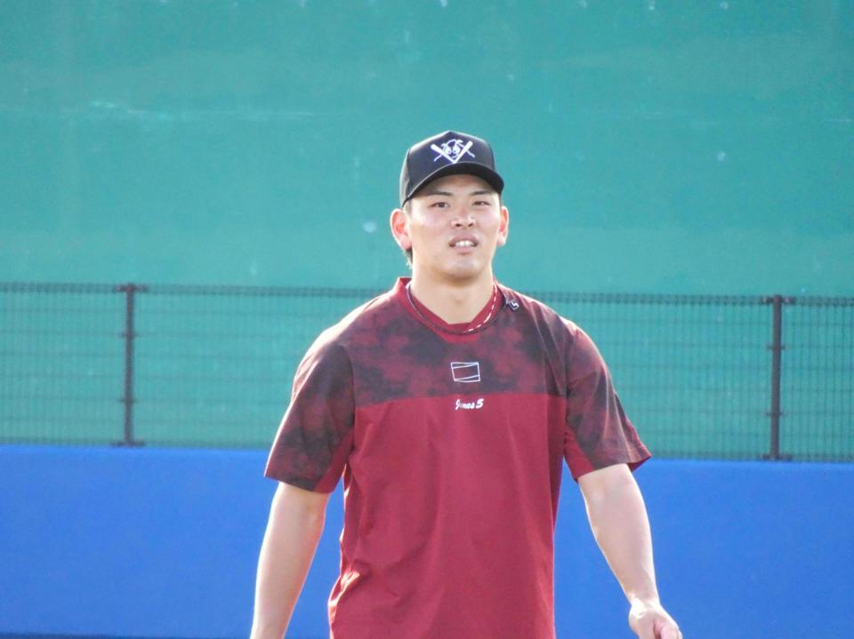 巨人・松本と自主トレする野村