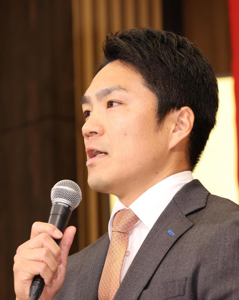 入団会見をする則本昂大＝東京ドームホテル（撮影・佐々木彰尚）