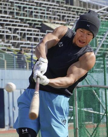 　打撃練習する柳田