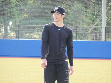 巨人・松本と自主トレする石井