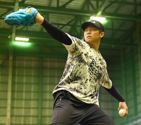 キャッチボールする曽谷（撮影・高部洋祐）