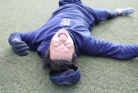 低酸素トレーニングを終え、倒れこむ山崎