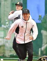 自主トレに励む曽谷（撮影・高部洋祐）