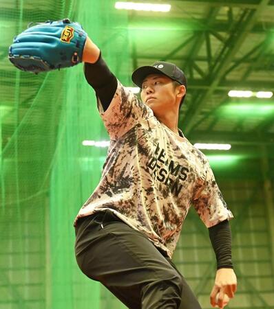 キャッチボールする曽谷（撮影・高部洋祐）