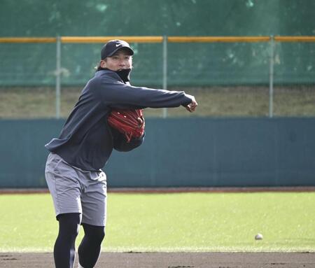 　守備練習するソフトバンク・野村＝滋賀県草津市