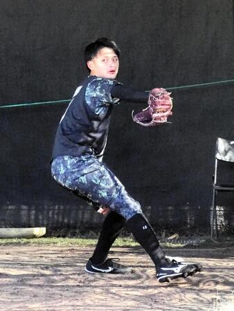 １軍キャンプ帯同が決まったドラ２の毛利は新人合同自主トレでブルペンに入る