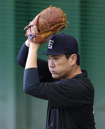 ブルペンで投げ込む田中将（撮影・伊藤笙子）