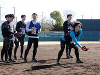 ドラ１・石垣元（中央）はキャンプ１軍メンバーに抜てきされる