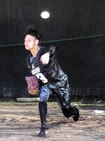 １軍キャンプ帯同が決まったドラ２の毛利は新人合同自主トレでブルペンに入る