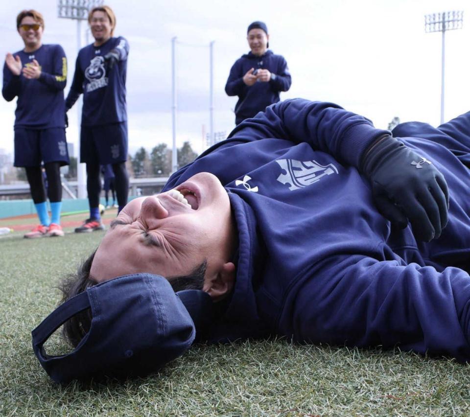 　低酸素トレーニングを終え、倒れこむ山崎