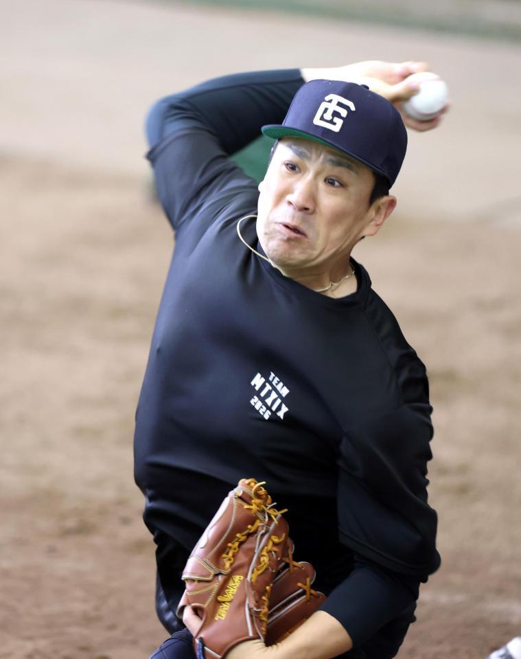 ブルペンで投げ込む田中将（撮影・伊藤笙子）