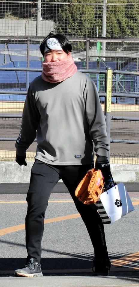 自主トレを終え、寮に引き揚げる山県