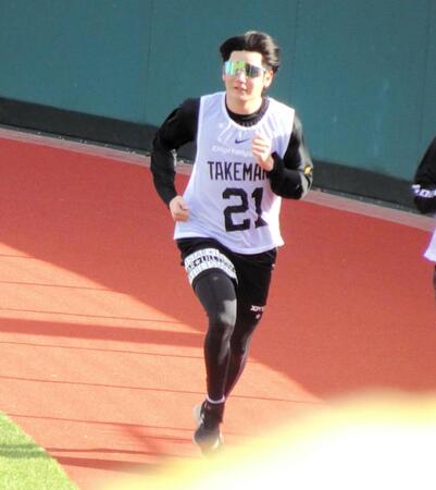 新人合同自主トレ最終クール初日にランニングメニューをこなす竹丸