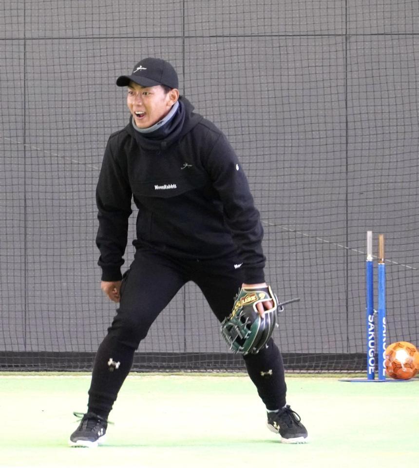 　守備練習する今宮