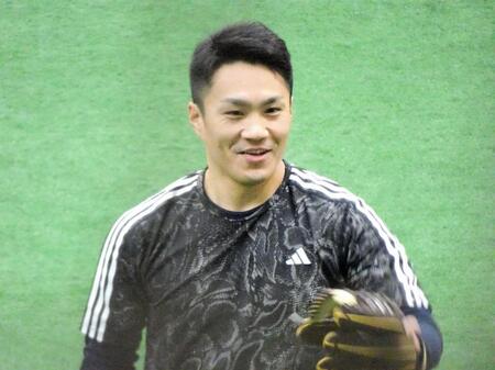 ジャイアンツ球場でキャッチボールをする則本