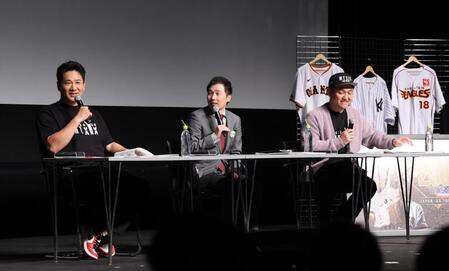 競馬イベントに登場した田中将（左）＝東撮影・佐々木彰尚