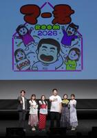 ポーズを決める（左から）上重聡アナウンサー、佐々木彩夏、百田夏菜子、巨人・田中将大、玉井詩織、高城れに＝東京・恵比寿ガーデンホール（撮影・佐々木彰尚）